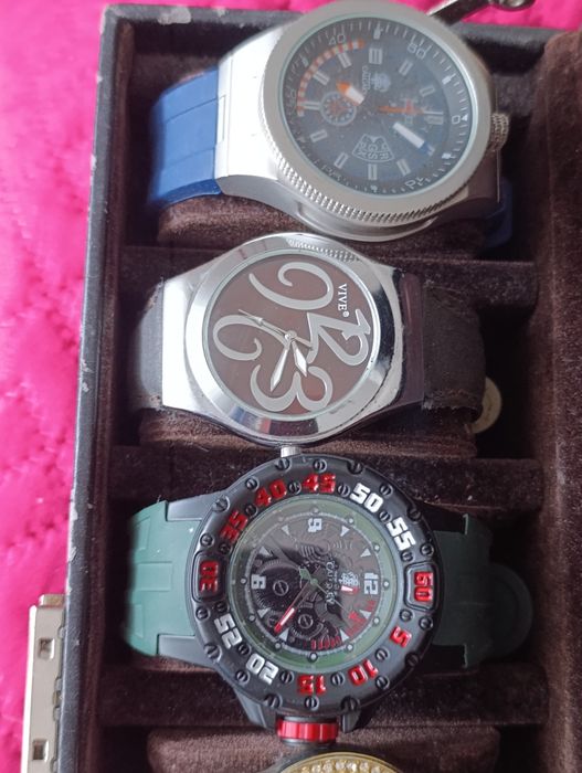 Conjunto de vários relógios