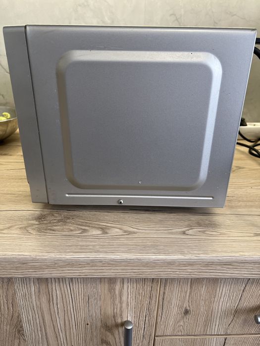 Kuchenka mikrofalowa Sharp, elektroniczna