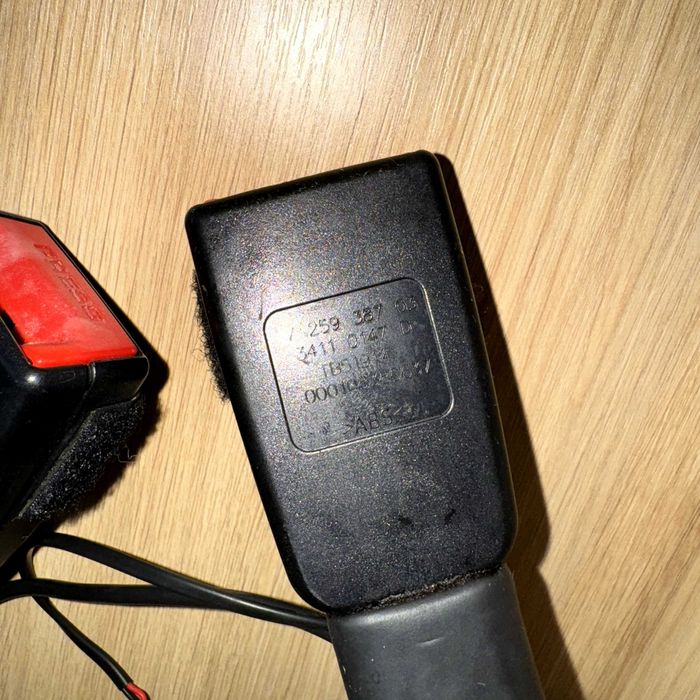 ЗАЛИШИВСЯ ПРАВИЙ Натяжний механізм ременя безпеки BMW F30,F31,F33,F34