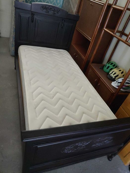 Cama de solterio com colchão em excelente estado - Posso entregar