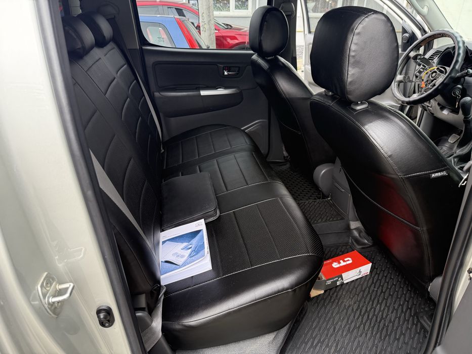 Чохли,накидки Toyota Hilux два комплекти.