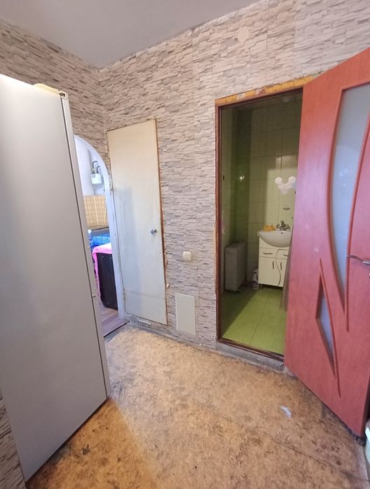 Продам 3-х комнатную " Чешку" 70 м2  НАМЫВ  Квадратный холл!!!