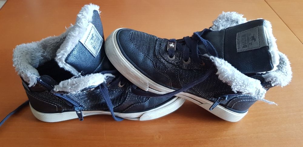 Buty firmy Mustang rozmiar 34