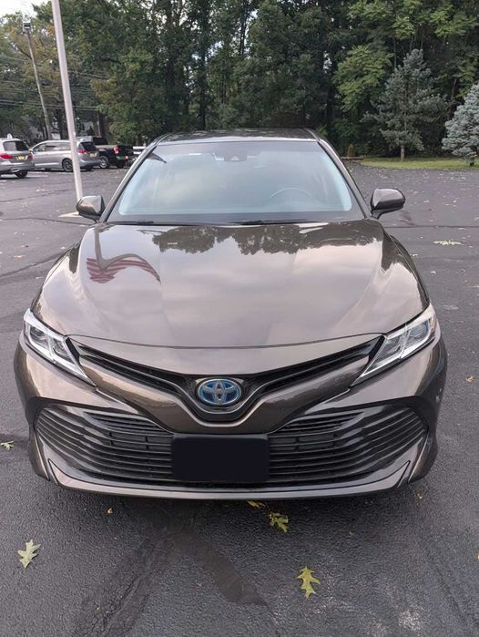 Toyota Camry hyb      2019