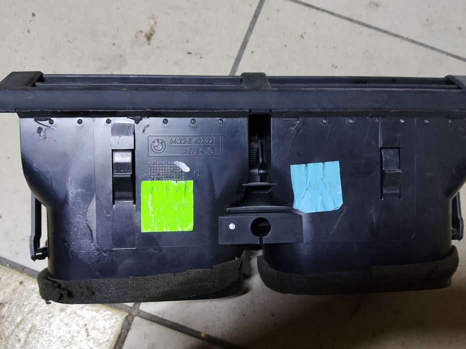 BMW X3 e53 środkowa kratka nawiewu