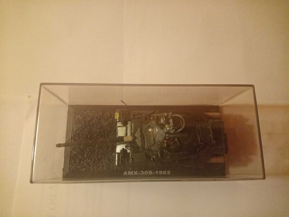 Model czołgu AMX-30 z wyd. Amercom .