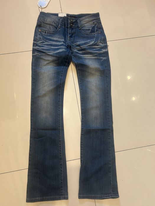 Nowe jeansy dzwony 36