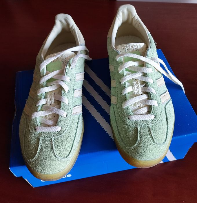 Tênis Adidas, modelo Gazelle
