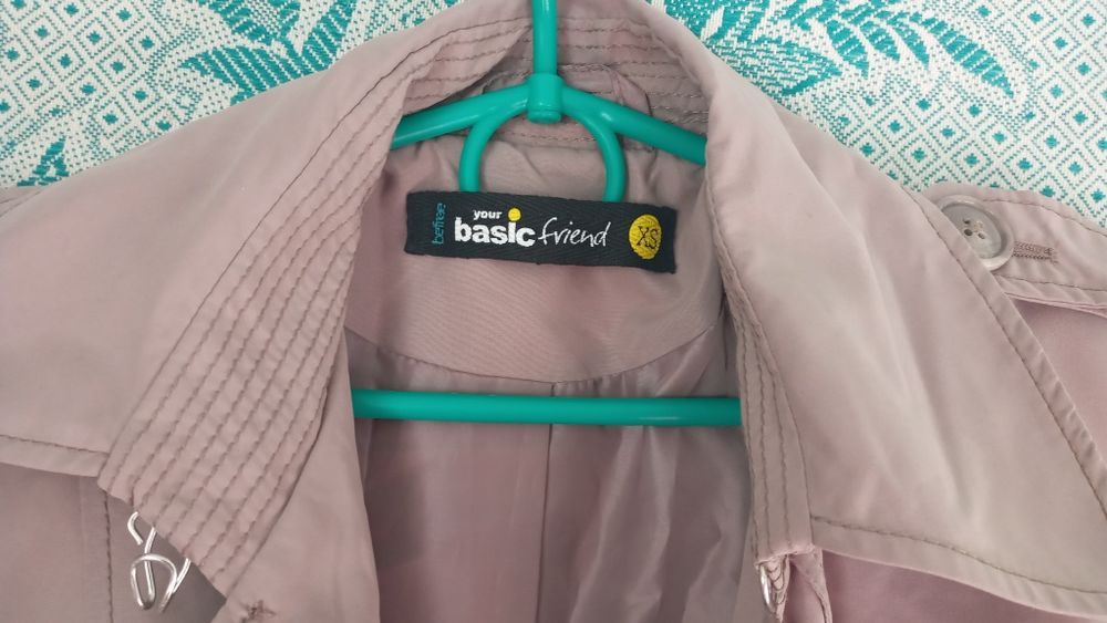 Отдам даром женский плащ