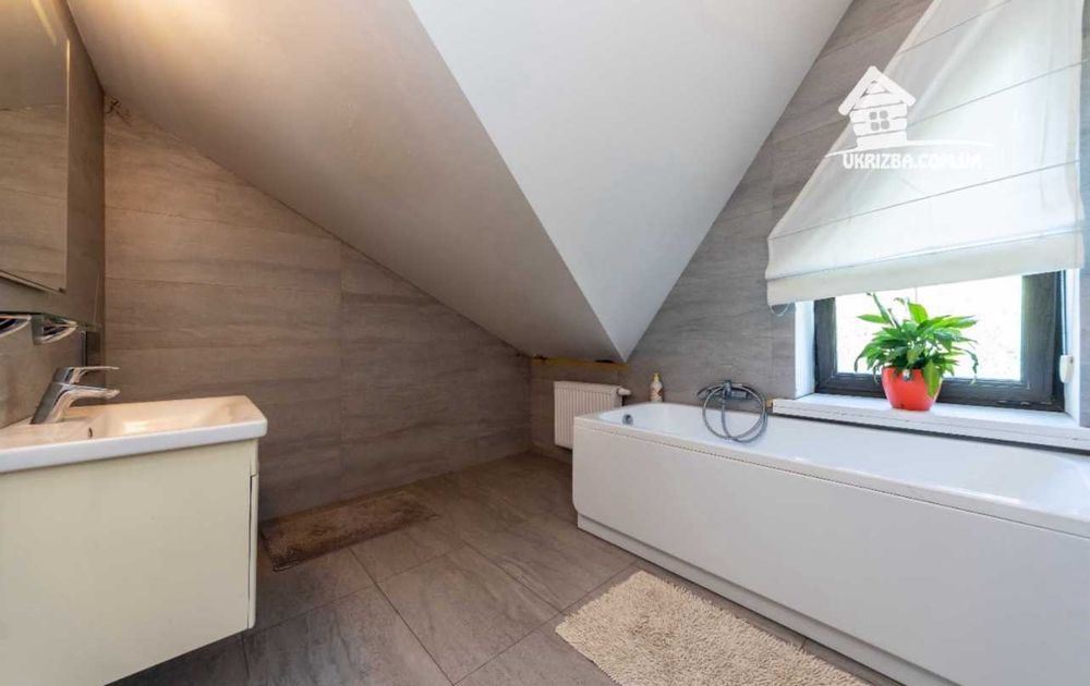 Центр. Будинок VIP-рівня. Більярд,караоке,теніс,аерохокей. До 25 осіб.