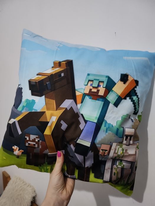 Poduszka dekoracyjna Minecraft – motyw gracza i konia, 45×45 cm
