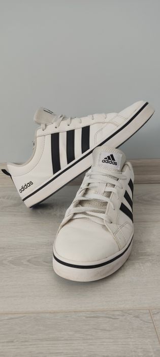 Продам кеди Adidas.