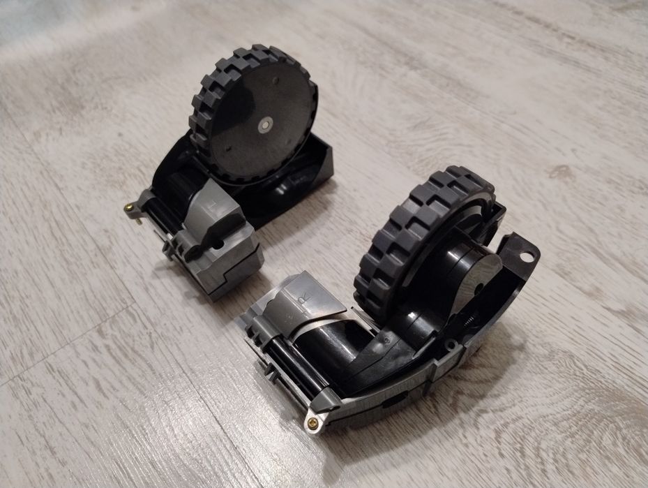 Zestaw Kół Lewe ,L' + Prawe ,R'  Irobot Roomba e5 e6 i3 i5 i7 i8 j5 j7