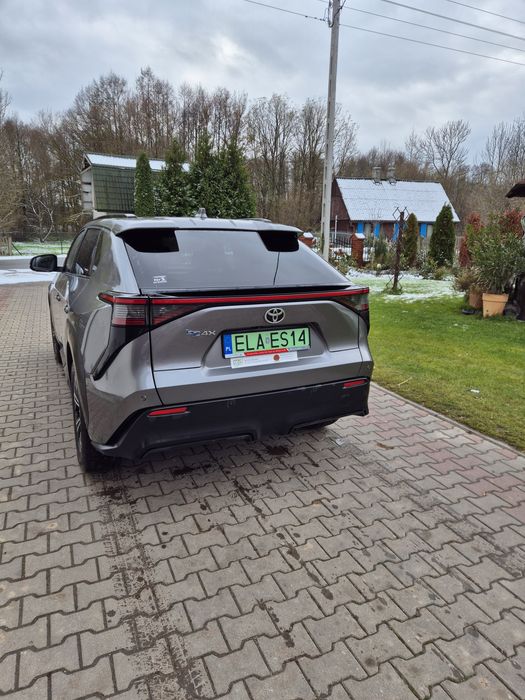 Toyota bz4x  bezwypadkowa salon polska