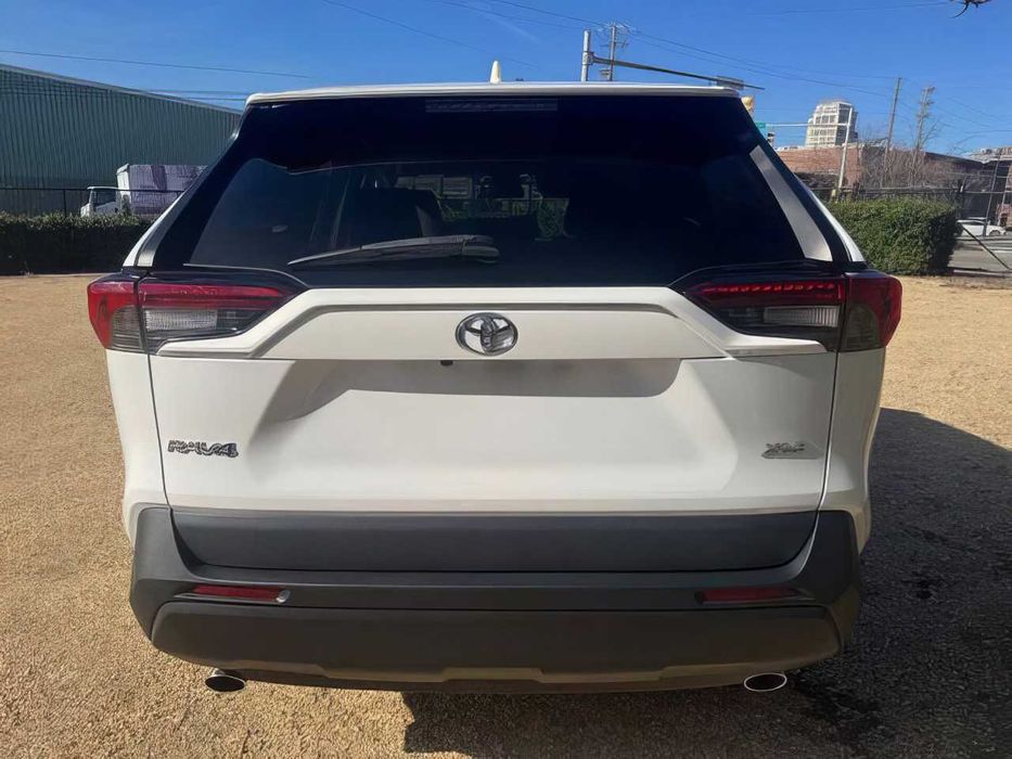 Toyota RAV4      2020