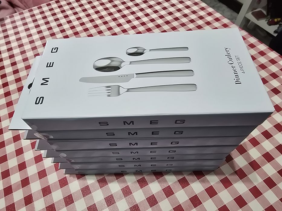 Conjunto talheres smeg