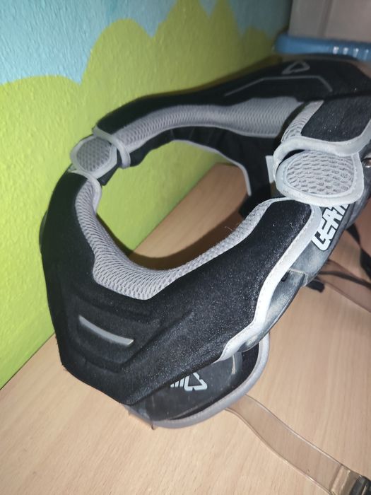 Proteção Cervical LEATT Moto GPX – Neck Brace Motocross / Enduro