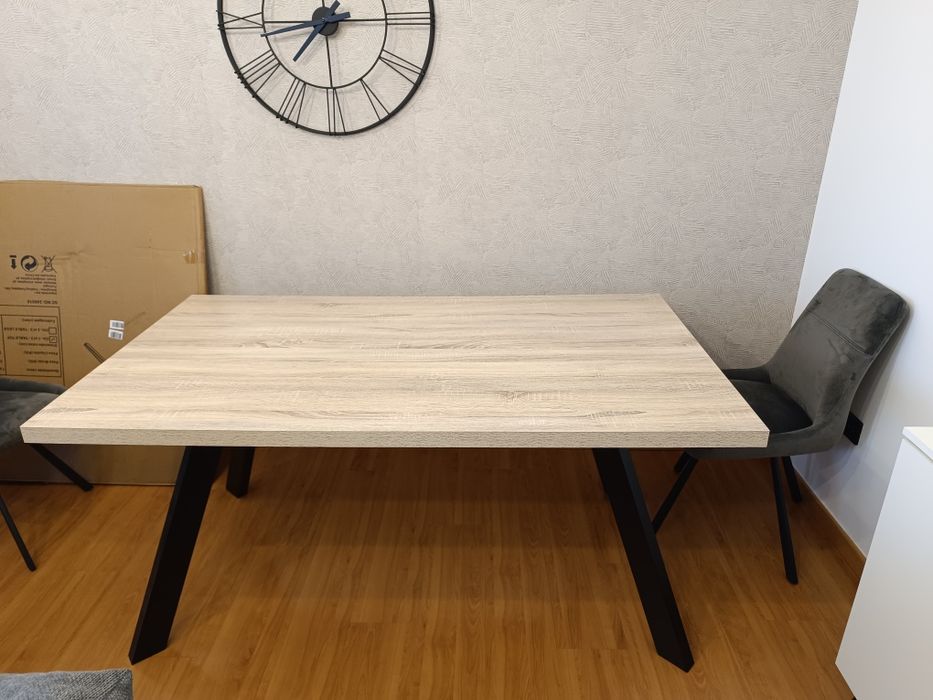 Mesa de Jantar Tampo em Madeira e Estrutura Metálica como Nova