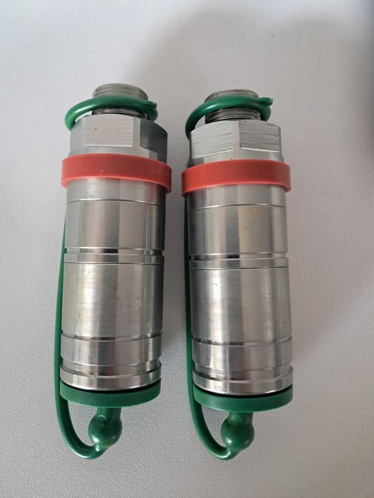 nowe 2 szybkozłącza hydrauliczne długość 111 mm śr gwintu 21 mm