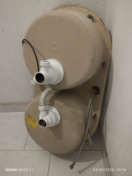 Lavalouças em fibra com sifão e torneira