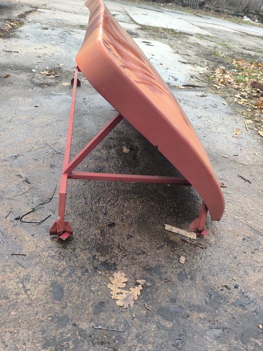 Спойлер грузовика п'яти тонника, стоял на мерседесе