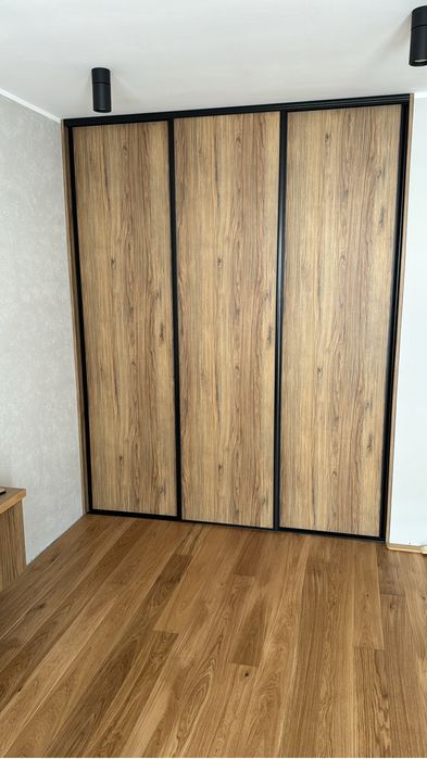 Szafa przesuwna jak nowa