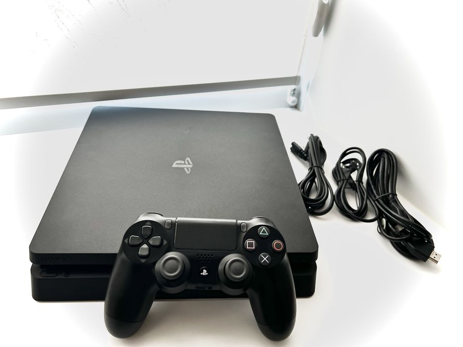 PS4 Slim  памʼять 500  Гб з підпискою на 12 місяців Deluxe 500 повноціних ігор