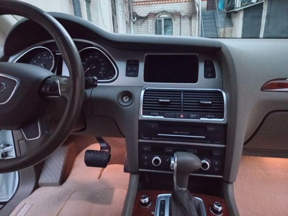Audi Q7  продам