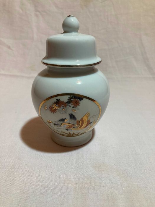 Hand-painted ceramic pot435306726907586561