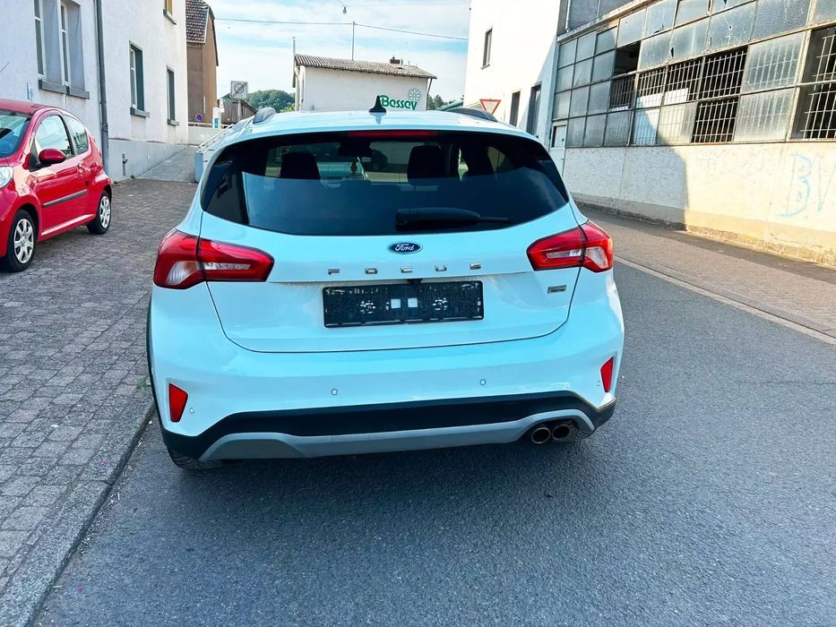 Ford Focus ACTIVE X Podwyższony 125KM Benzyna Nawigacja LED Bezwypadek KAMERA