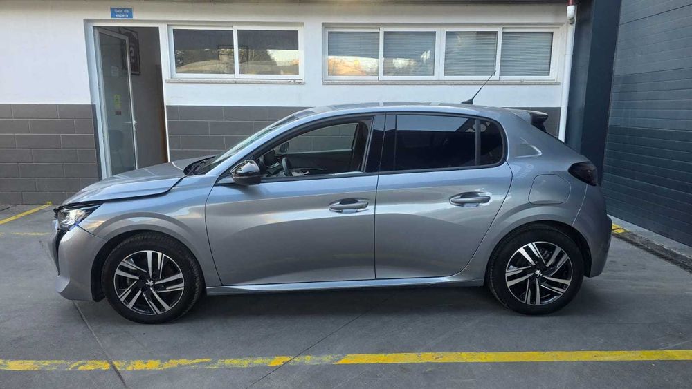 Peugeot 208 1.2 PureTech Allure  -  Salvado