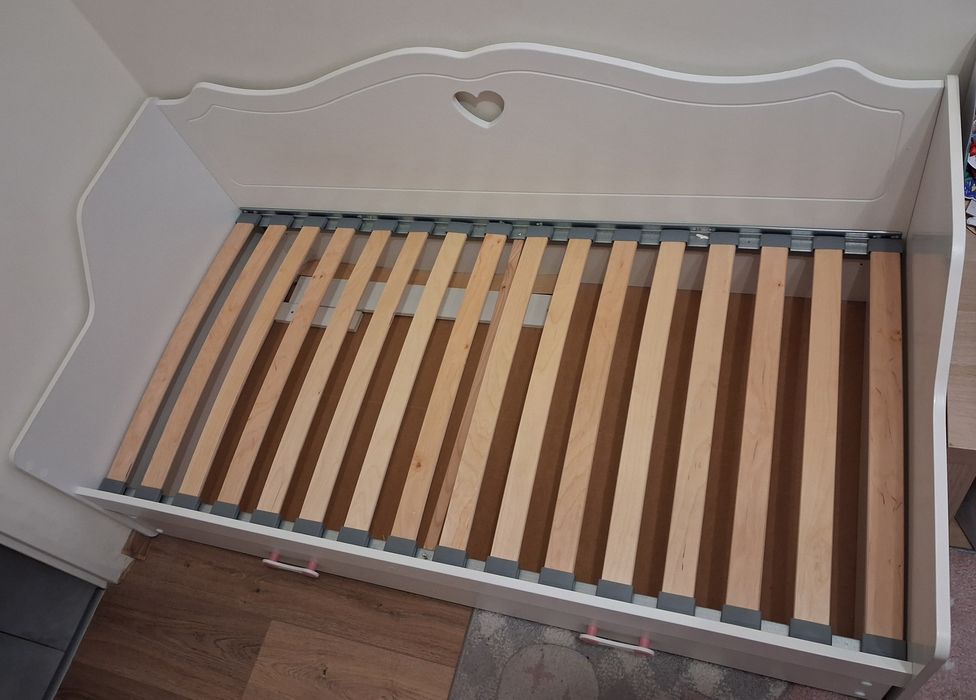 Łóżko 160 x 80 z materacem dla dziewczynki