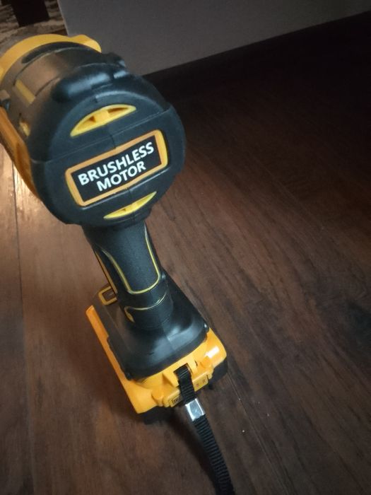 klucz udarowy Dewalt DCF 880
