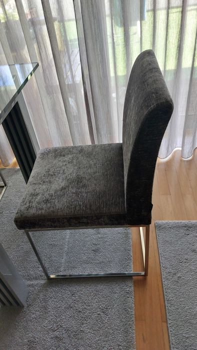 Mesa Sala Jantar + 4 Cadeiras (possível vender com aparador e espelho)