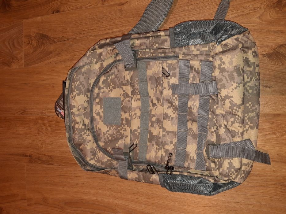 Duży plecak militarny turystyczny na wyprawy wycieczki kamuflaż moro