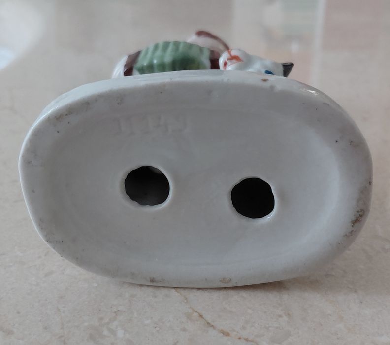 Rapaz e gato porcelana