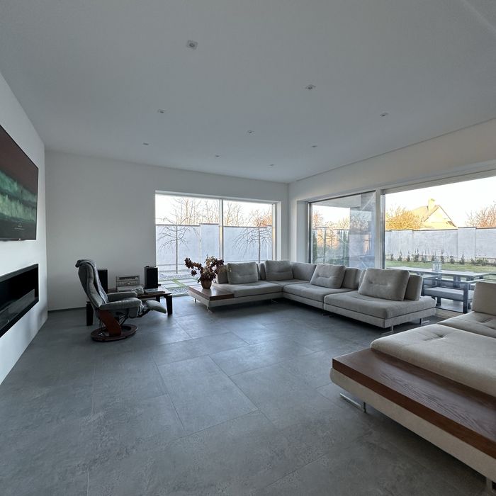 Продаж VIP будинку 300 м2 в с.Солонка