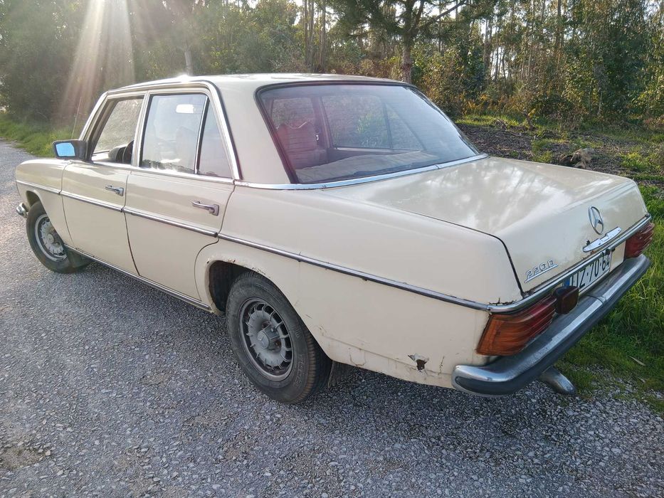 Mercedes W115 220D 1975