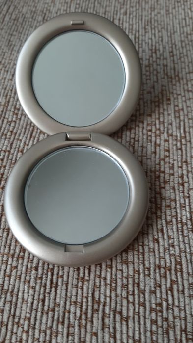 Люстерко нове. Орифлейм