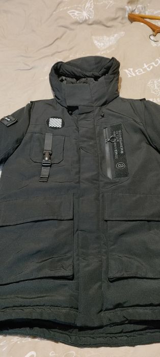 Зимова чоловіча куртка чорного кольору