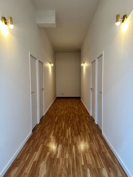 Office for rent in a beauty center, available starting in May64695011177473124