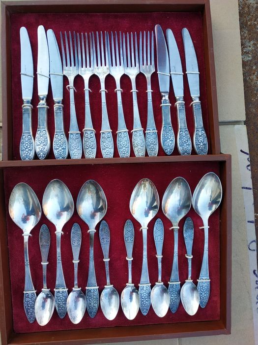 Мельхиоровый набор  на  24 персоны ложки вилки ножи СССР г.Реж