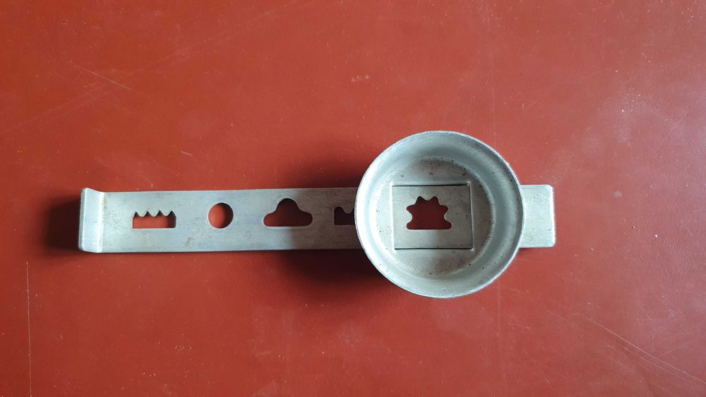 Трафарет металлический для элементов крепления.