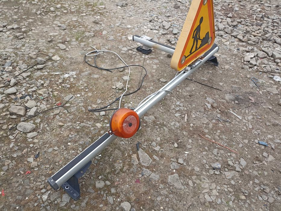 Znak drogowy led  belka -kogut.