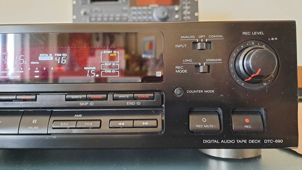 Magnetofon cyfrowy DAT Sony DTC 690 po serwisie.