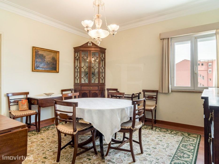 Apartamento familiar T5 na Estrela | Prédio com elevador