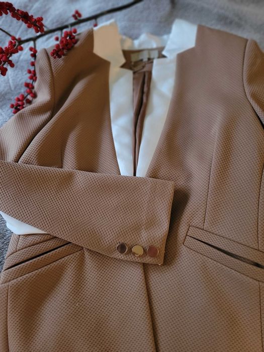 Żakiet damski elegancki w kolorze camel