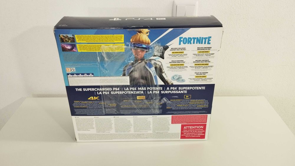 PS4 PRO - Caixa para Consola