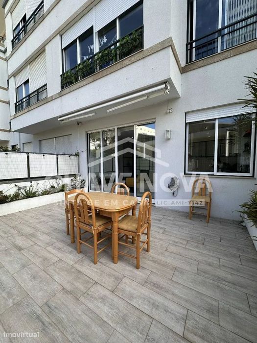 Apartamento T1 com terraço de 35 m2 em Leça da Palmeira