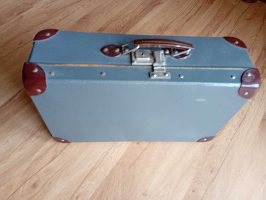 Stara walizka podróżna lata 50-te